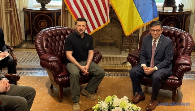 Zelensky meets with U.S. Senate delegation, House Speaker