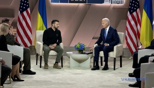 Zelensky y Biden se reúnen en los márgenes de la cumbre de la OTAN