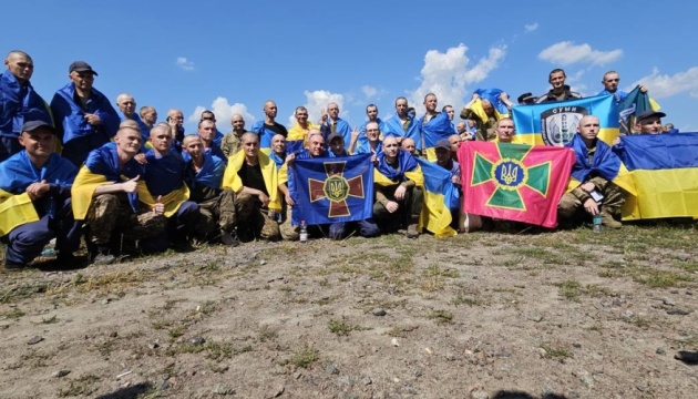 95 ukrainische Kämpfer kehren aus russischer Gefangenschaft nach Hause zurück