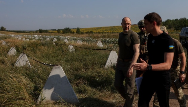 Шмигаль у Запорізькій області оглянув будівництво оборонних споруд