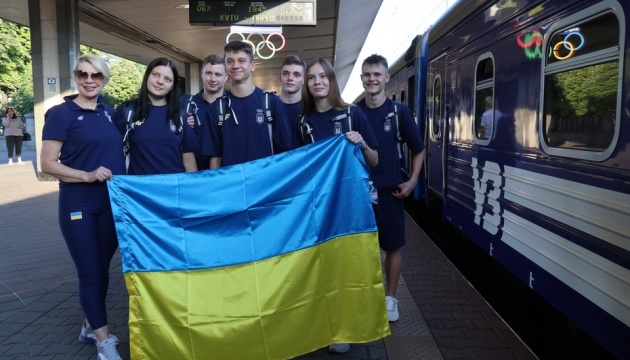 Національна збірна України зі стрибків у воду вирушила на Олімпіаду до Парижа