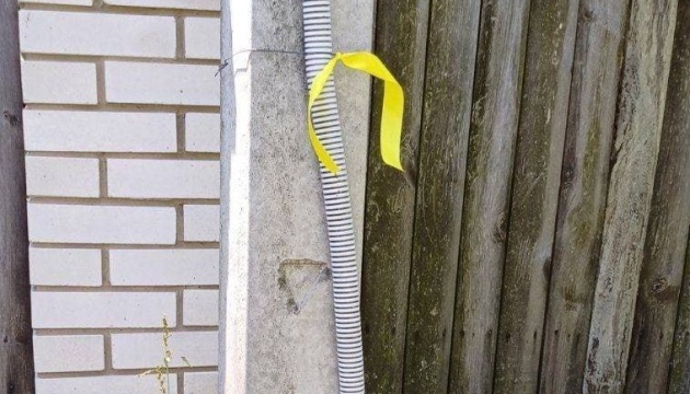 Resistance activists hang yellow ribbons across Luhansk