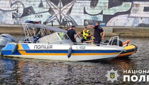 У Києві відновили пошуки хлопця, який впав у Дніпро через обрив троса атракціону