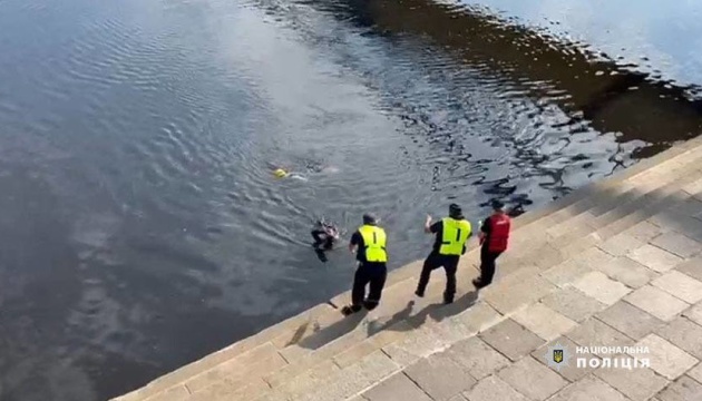 У Києві знайшли тіло хлопця, який впав у Дніпро через обрив троса атракціону