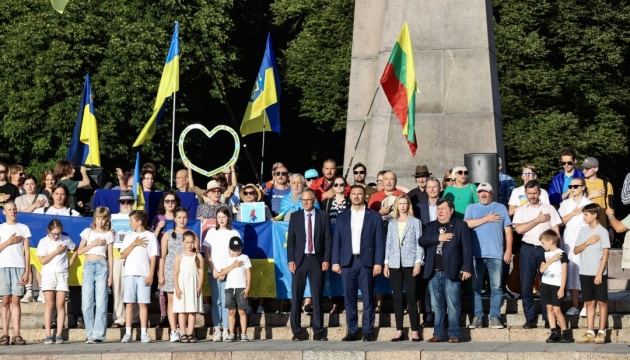 У Вільнюсі пройшов мітинг, присвячений захисту прав українських дітей від злочинних дій Росії