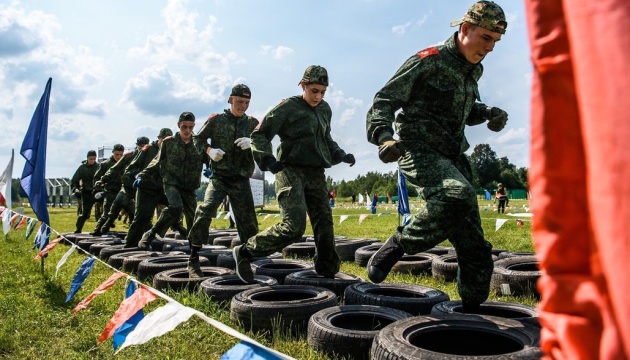 На ТОТ Запорізької області створили 12 організацій, які займаються мілітаризацією дітей