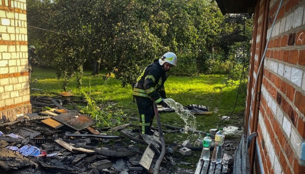 Уламки збитих російських дронів впали в трьох районах Київщини