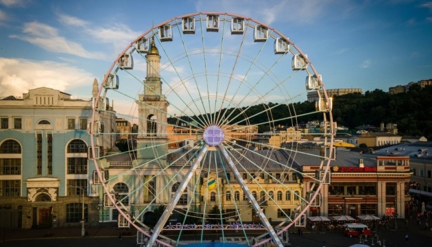 Ferris wheel on Podil in Kyiv is being checked after cable broke on cable car