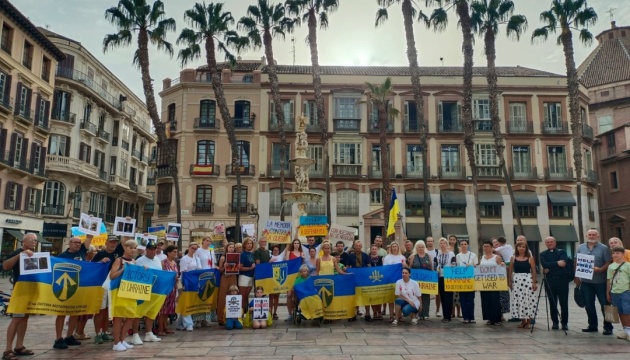 В іспанській Малазі українці вшанували пам’ять загиблих в Оленівці