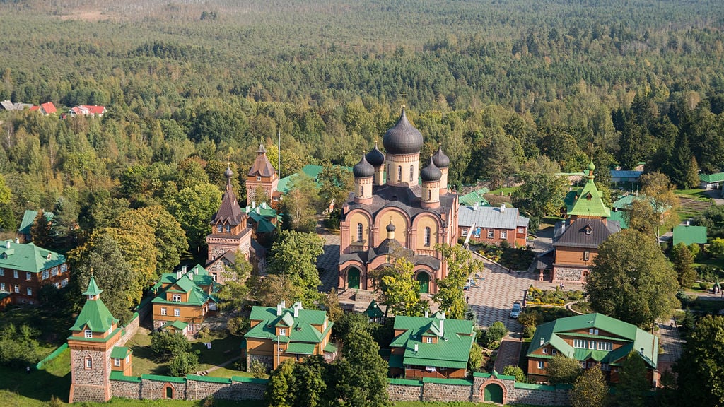 Монастир РПЦ в Естонії. З вересня має внести зміни в статут і дистанціюватися від МП.