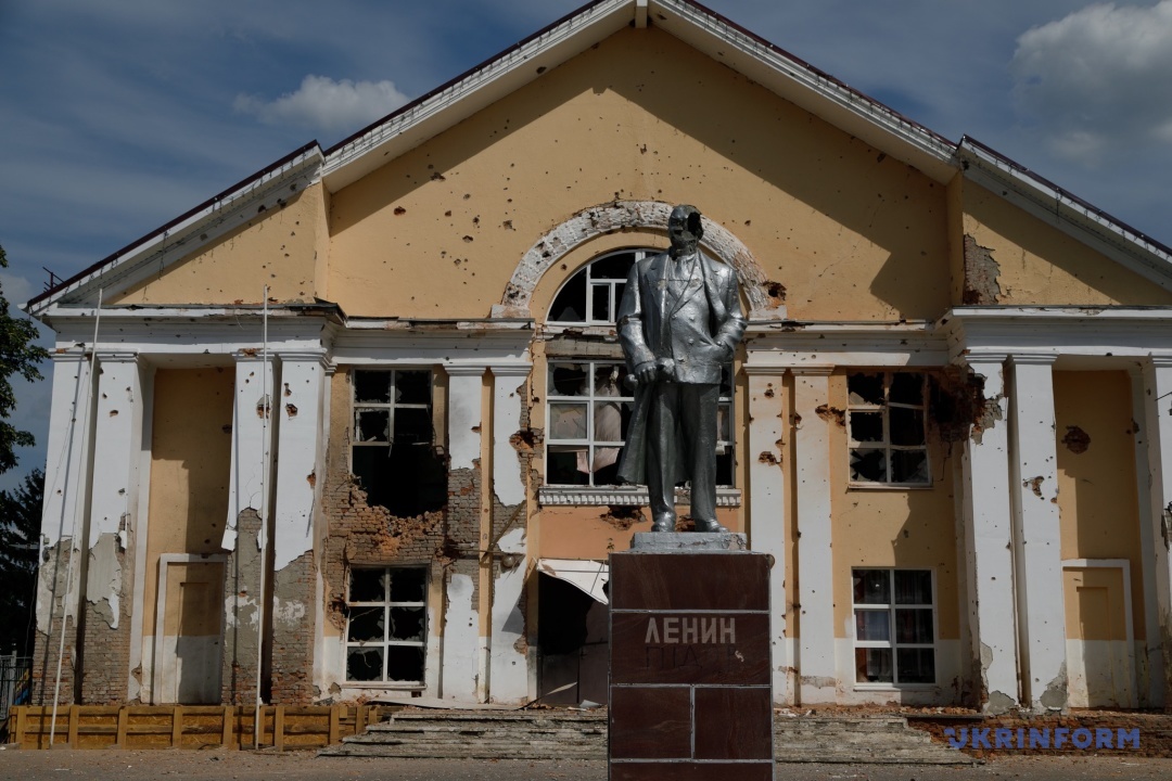 Пам'ятник Леніну. Центр м. Суджа