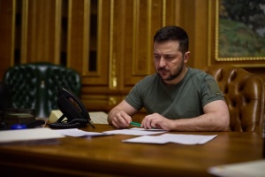 Zelensky awards 320 Ukrainian servicemen, 122 posthumously