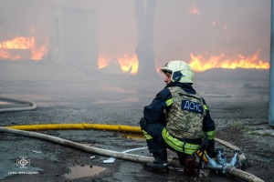 Крізь полум'я, дим та під ворожими обстрілами