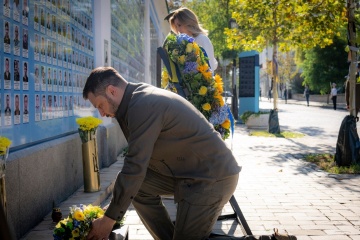 ゼレンシキー宇大統領夫妻、戦死者に追悼し、ソフィア大聖堂で祈り