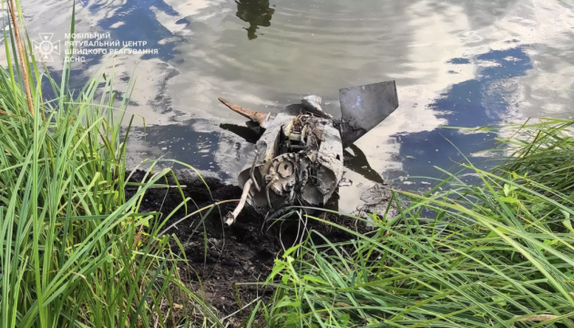 У Києві із водойми дістали залишки російської крилатої ракети Х-101