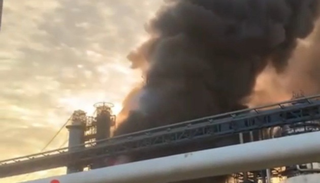 Fire breaks out at oil refinery in Russia's Omsk