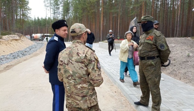 У Росії в урочищі Сандармох люди в камуфляжі намагались зірвати жалобні заходи