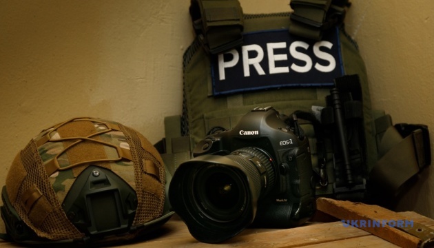 Росія за три роки повномасштабної війни в Україні скоїла 823 злочини проти журналістів і медіа
