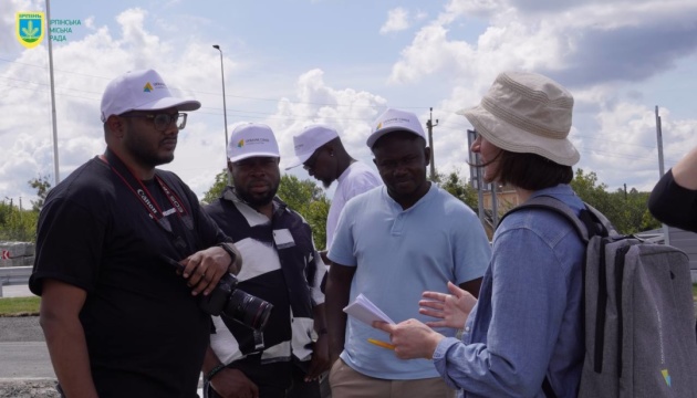 Periodistas africanos visitan Irpín de la región de Kyiv