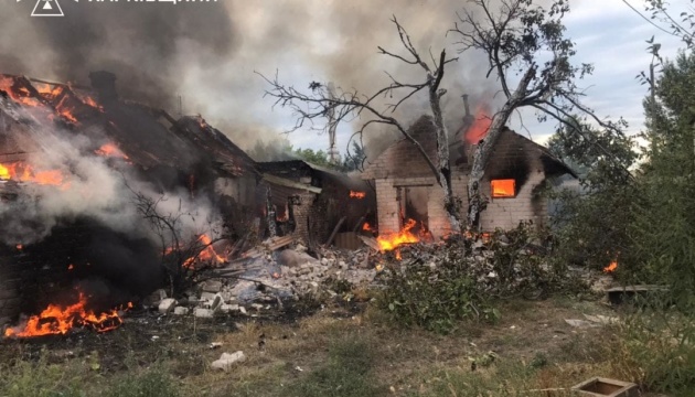 У Куп’янську через російські обстріли горіли будинки, є руйнування