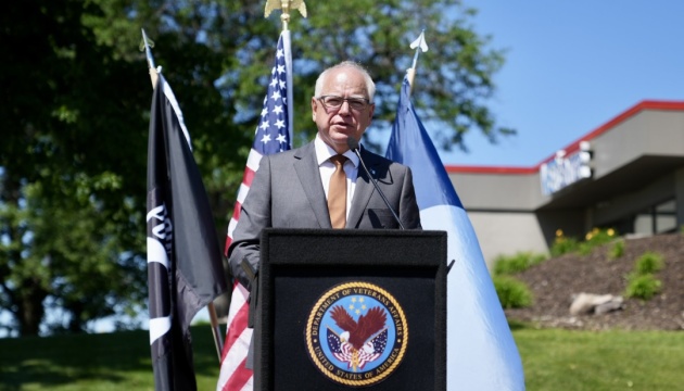 Ukrainians in Minnesota sure Walz has firm pro-Ukrainian stance