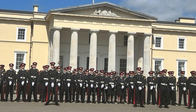 Залужний привітав випускників Королівської військової академії у Сандхерсті