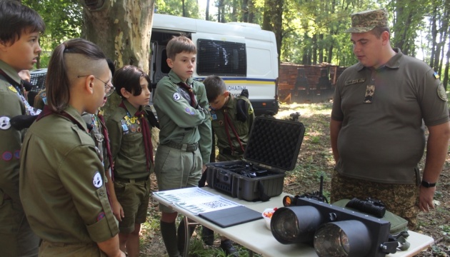 Закарпатські нацгвардійці навчали пластунів тактичної медицини та радіозв'язку 