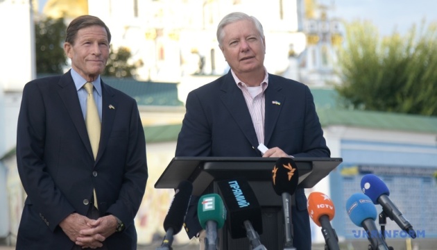 Graham, Blumenthal in Kyiv: White House should lift restrictions on strikes deep into Russia