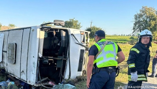 На Хмельниччині автобус з дітьми потрапив у ДТП, загинула 12-річна дівчинка і дорослий