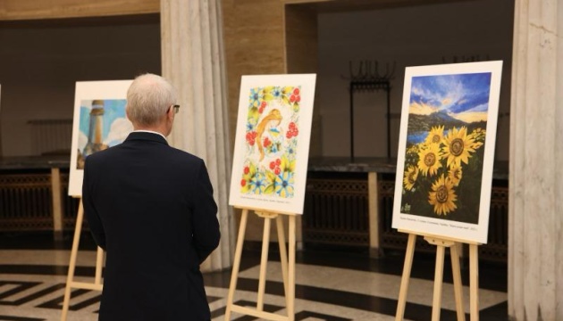 У парламенті Болгарії проходить художня виставка «Діти війни»