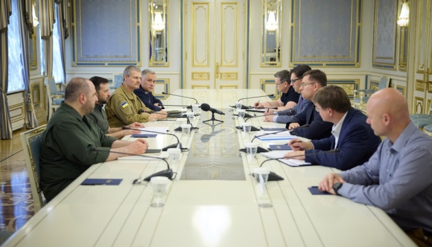 Zelensky discusses Ukraine's priority needs with Lithuanian defense minister