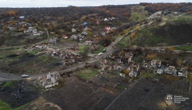 Війська РФ зранку скинули авіабомбу на село у Харківській області