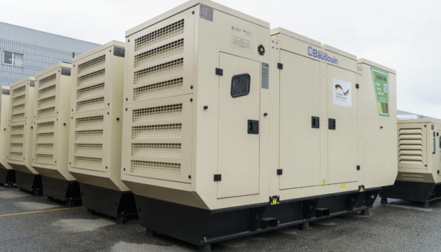 Entrepreneurs in frontline and de-occupied areas receive generators from UN