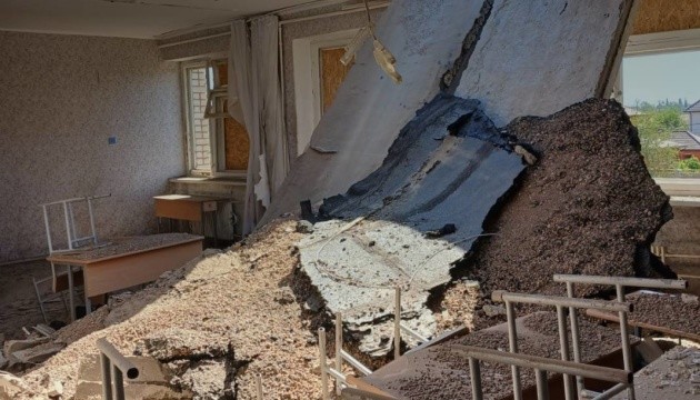 Russians shell residential areas, educational institution in Kherson community this morning