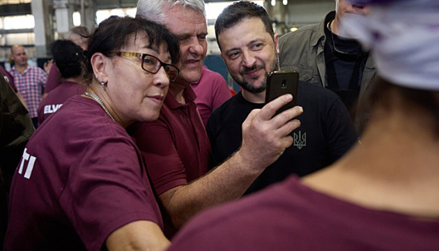 Zelensky visits Elvorti enterprise in Kropyvnytskyi