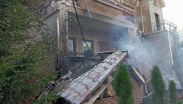 Ворог з артилерії обстріляв Сумщину, поранена жінка