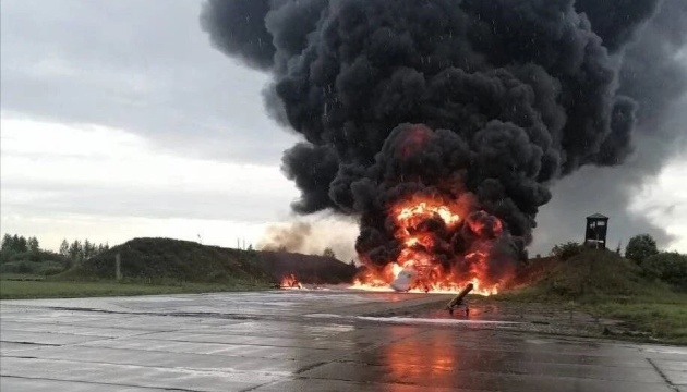 Tres aviones destruidos y cinco dañados en un ataque de la GUR contra el aeródromo ruso Savasleika