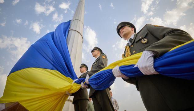 Zelensky: En los colores azul y amarillo están la experiencia del pueblo ucraniano y el camino de Ucrania