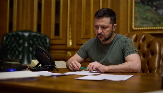 Zelensky awards 320 Ukrainian servicemen, 122 posthumously