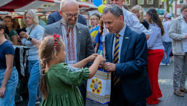 Глава МЗС Нідерландів разом з послом України взяли участь у заходах з нагоди Дня Незалежності