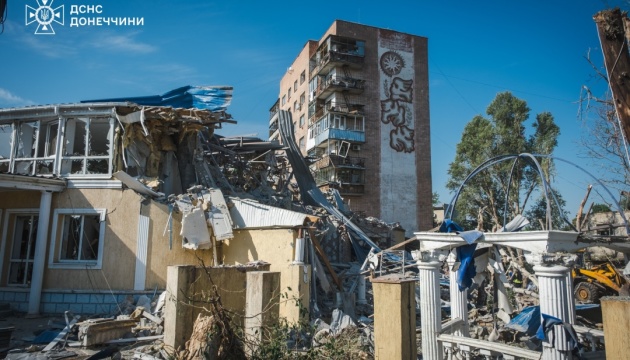 In Kramatorsk Leiche des Getöteten unter Trümmern des Hotels gefunden