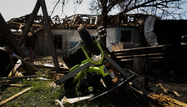 Guerre en Ukraine : Quatre blessés, plusieurs infrastructures civiles et critiques endommagées dans une attaque aérienne russe sur la région de Kyiv 