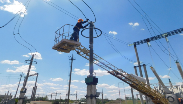 Equipos eléctricos dañados en Jersón por bombardeos rusos