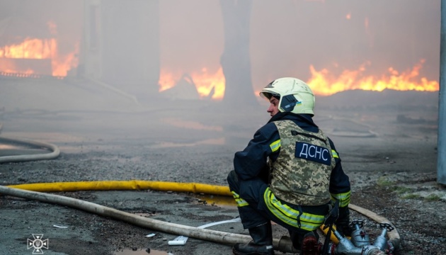 Крізь полум'я, дим та під ворожими обстрілами