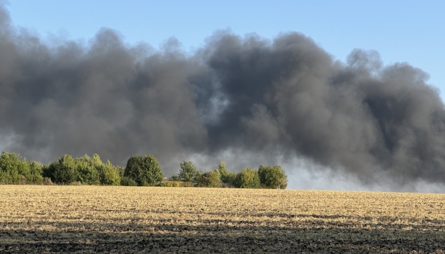 Ukraine : Deux morts et treize blessés après une frappe russe sur une entreprise à Soumy 