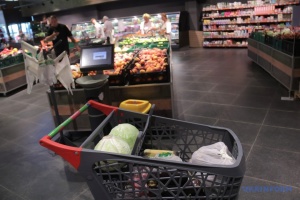 Частина супермаркетів у Києві та області призупинила роботу через відключення світла