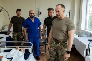 Сирський нагородив поранених військових відзнаками за мужність і самовідданість