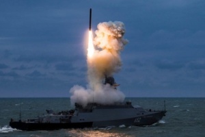 Russland hat einen Raketenträger im Schwarzen Meer