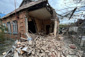 Enemy artillery shelling of Nikopol leaves 16-year-old girl dead, three more civilians injured 