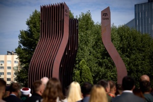 Inaugurado en Kyiv un monumento en memoria de la tragedia del pueblo tártaro de Crimea